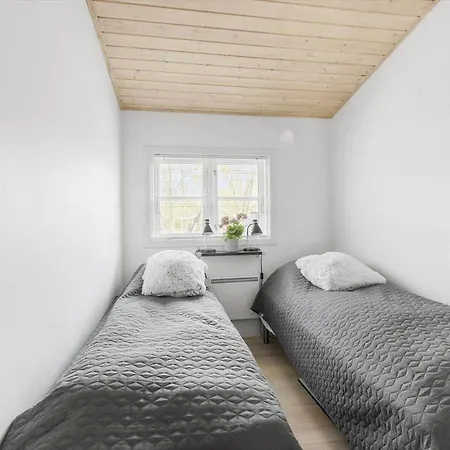 1468-aakirkeby-boesparken-15 *