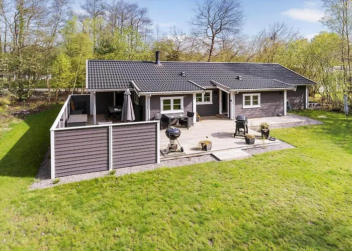 1468-aakirkeby-boesparken-15 * Vester Sømarken